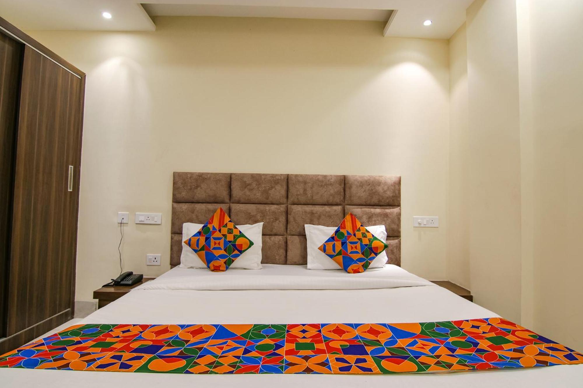 Fabhotel Prism Grand Zirakpur Exterior foto