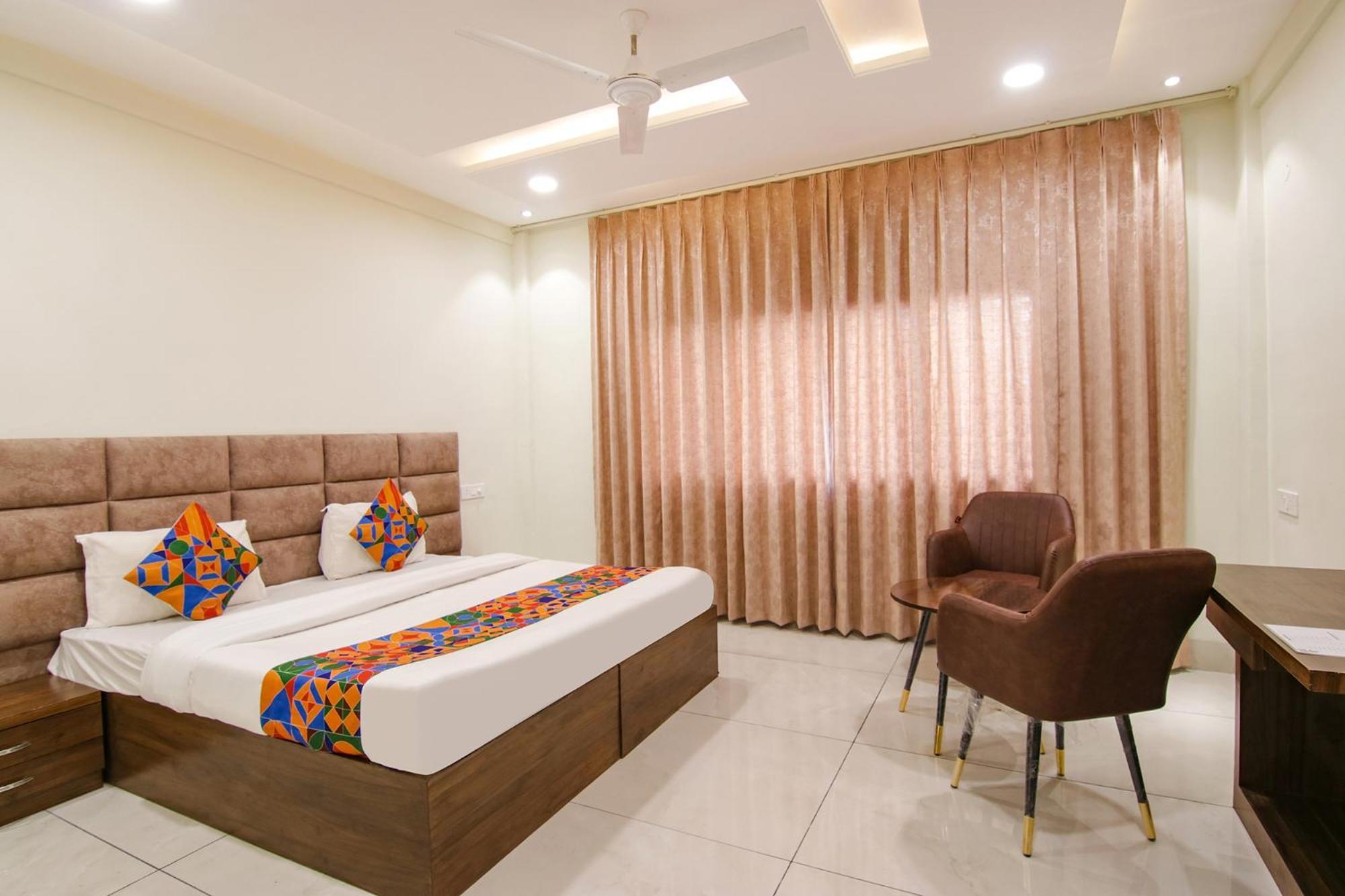 Fabhotel Prism Grand Zirakpur Exterior foto