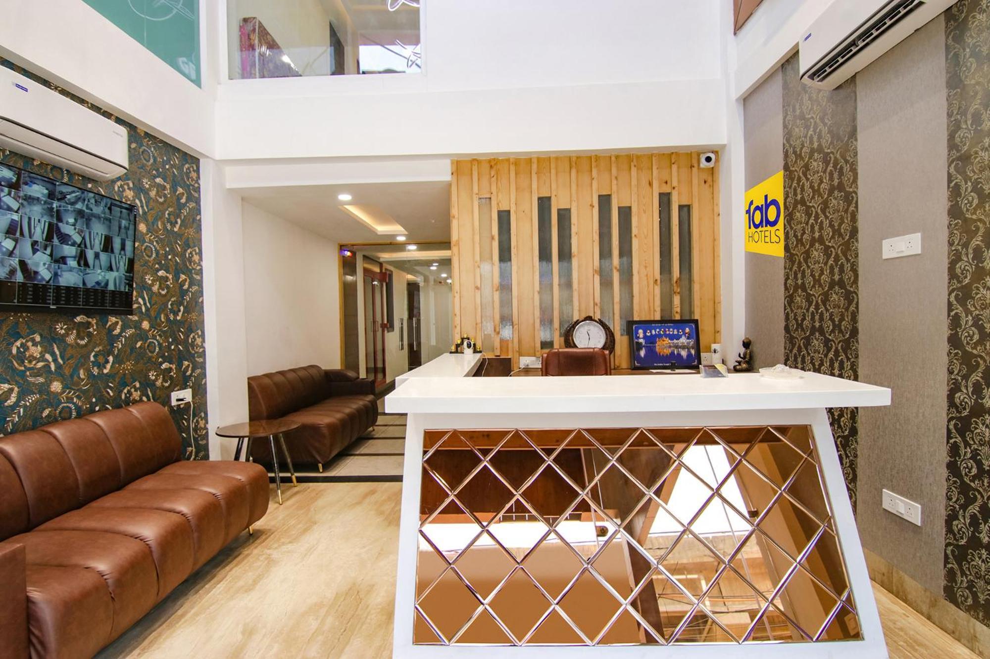 Fabhotel Prism Grand Zirakpur Exterior foto