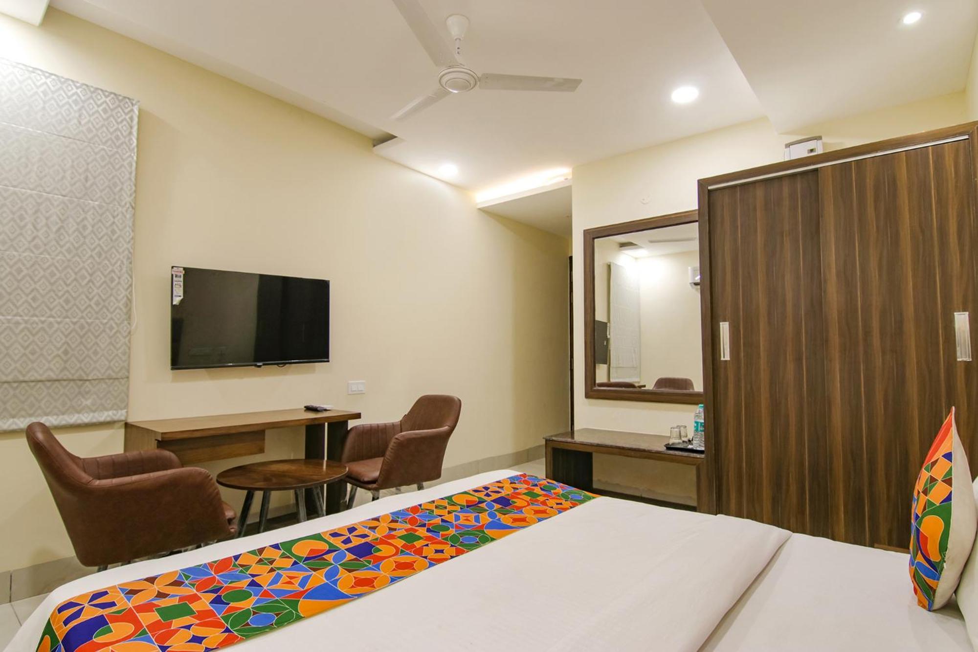 Fabhotel Prism Grand Zirakpur Exterior foto
