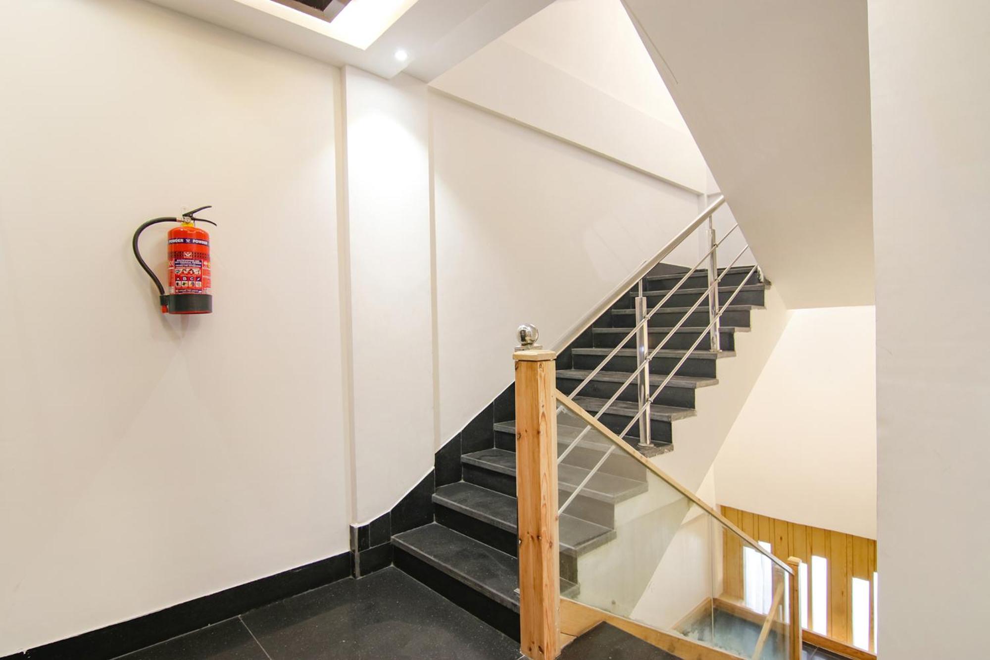 Fabhotel Prism Grand Zirakpur Exterior foto